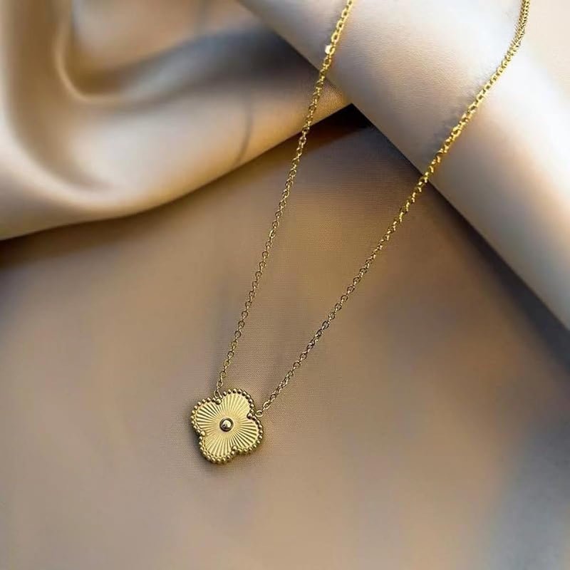 Four-Leaf Clover Gold Pendant Necklace Zambeel